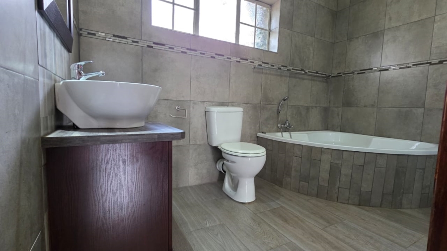 To Let 3 Bedroom Property for Rent in Flamwood North West